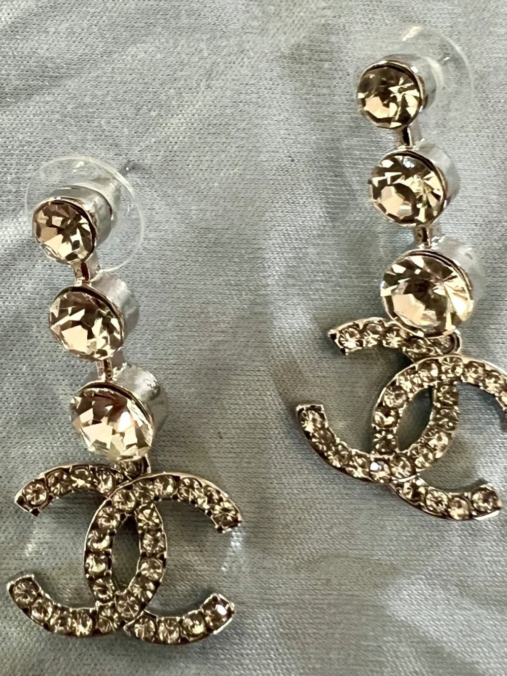 CC - Earrings - Picture 2 of 4